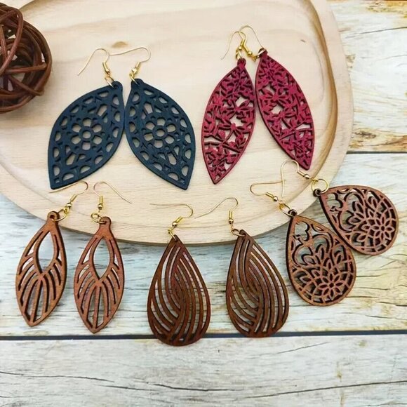 WOOD Cut Out RED Earrings Filagree Unique Artistic LIGHTWEIGHT Dangle Jewelry - Picture 3 of 3